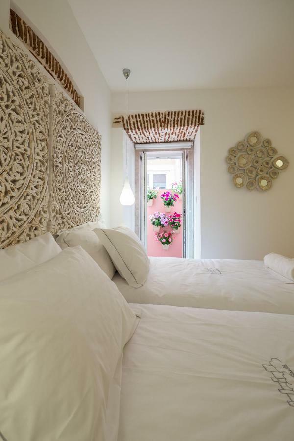 Sunshine House - Exclusive Apartment - Home By The Castle Lisbona Esterno foto