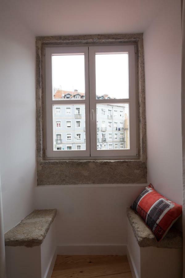 Sunshine House - Exclusive Apartment - Home By The Castle Lisbona Esterno foto
