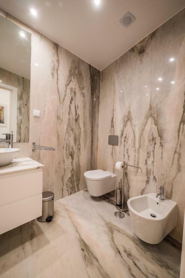 Sunshine House - Exclusive Apartment - Home By The Castle Lisbona Esterno foto