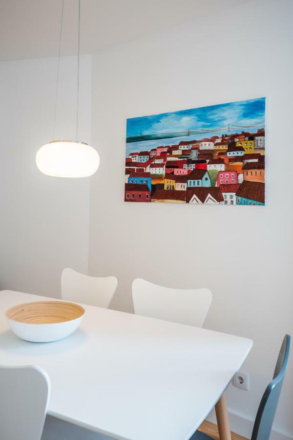 Sunshine House - Exclusive Apartment - Home By The Castle Lisbona Esterno foto