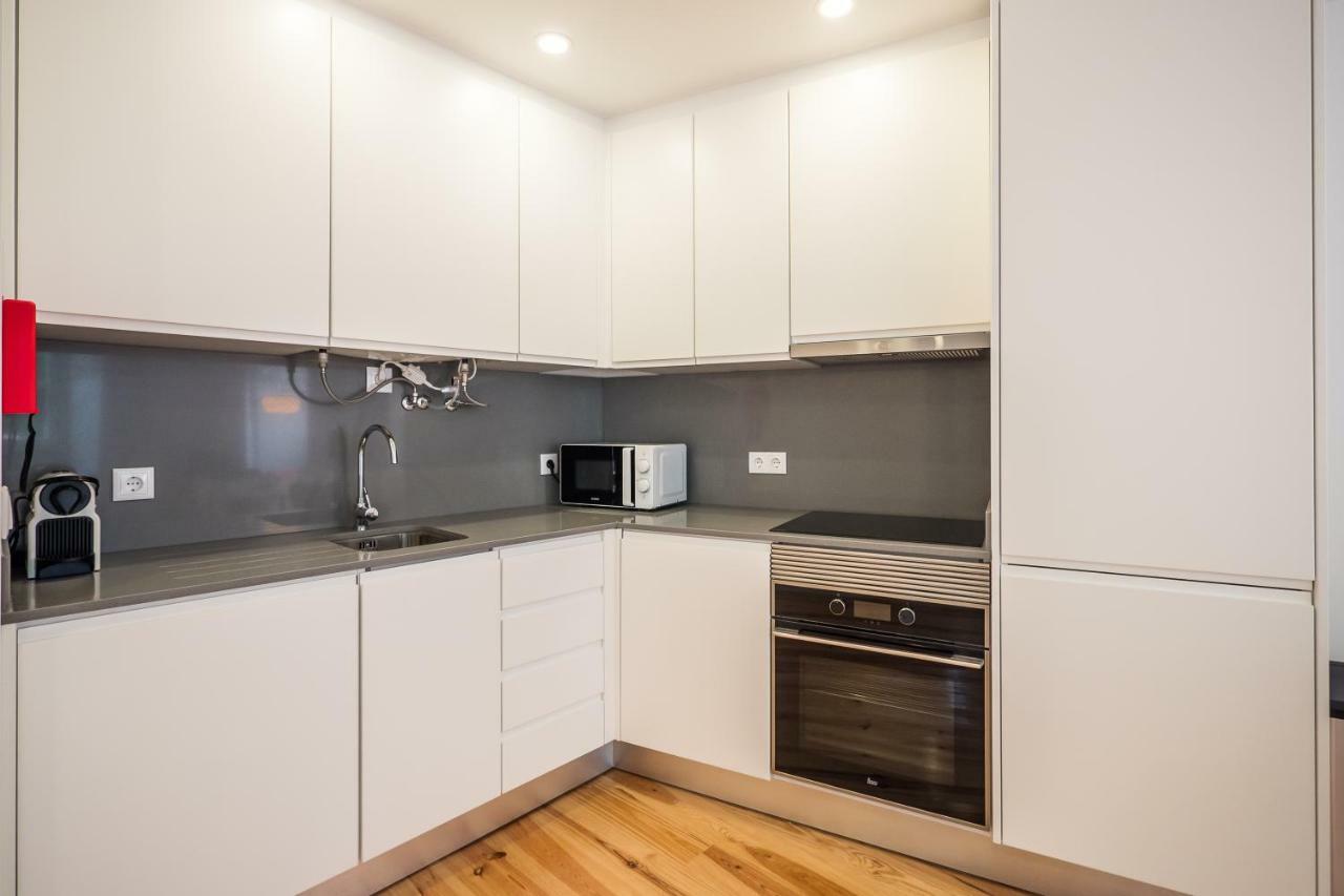 Sunshine House - Exclusive Apartment - Home By The Castle Lisbona Esterno foto